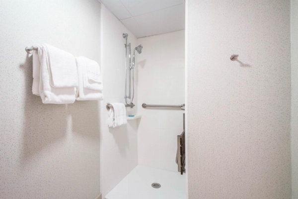 Holiday Inn Express & Suites Albany Airport - Wolf Road image 20