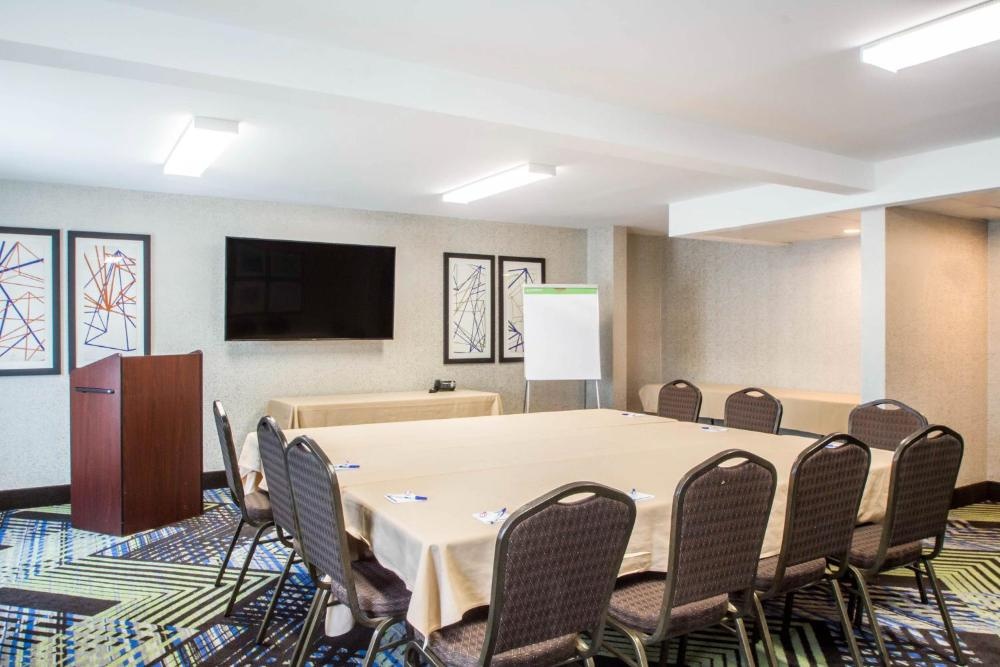 Holiday Inn Express & Suites Albany Airport - Wolf Road